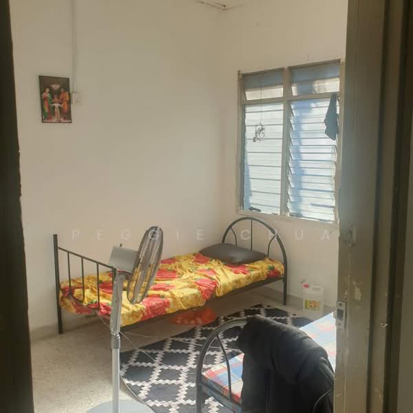 Rumah Teres 1 Tingkat untuk Dijual di Taman Pelangi (Johor Bahru) - Peggie Chua - Bedroom - PropertyGuru.com.my