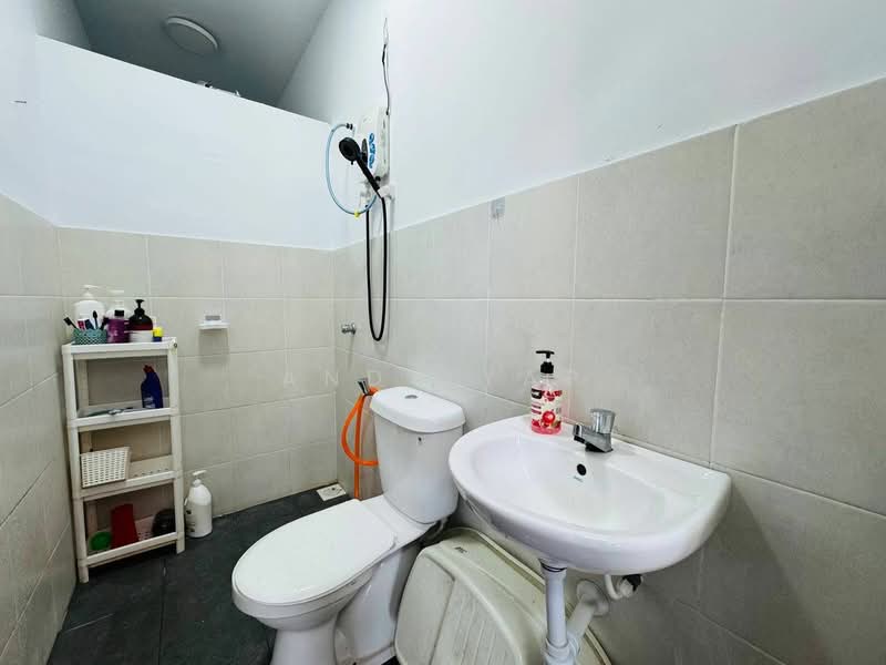 Rumah Teres 3 Tingkat untuk Dijual di Taman Kundang Jaya (Rawang) - Andy Yap - Bathroom - PropertyGuru.com.my