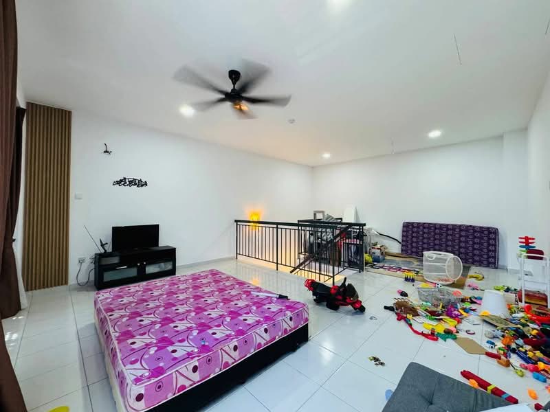 Rumah Teres 3 Tingkat untuk Dijual di Taman Kundang Jaya (Rawang) - Andy Yap - Living Room - PropertyGuru.com.my