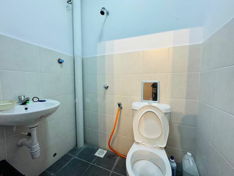 Rumah Teres 3 Tingkat untuk Dijual di Taman Kundang Jaya (Rawang) - Andy Yap - Bathroom - PropertyGuru.com.my