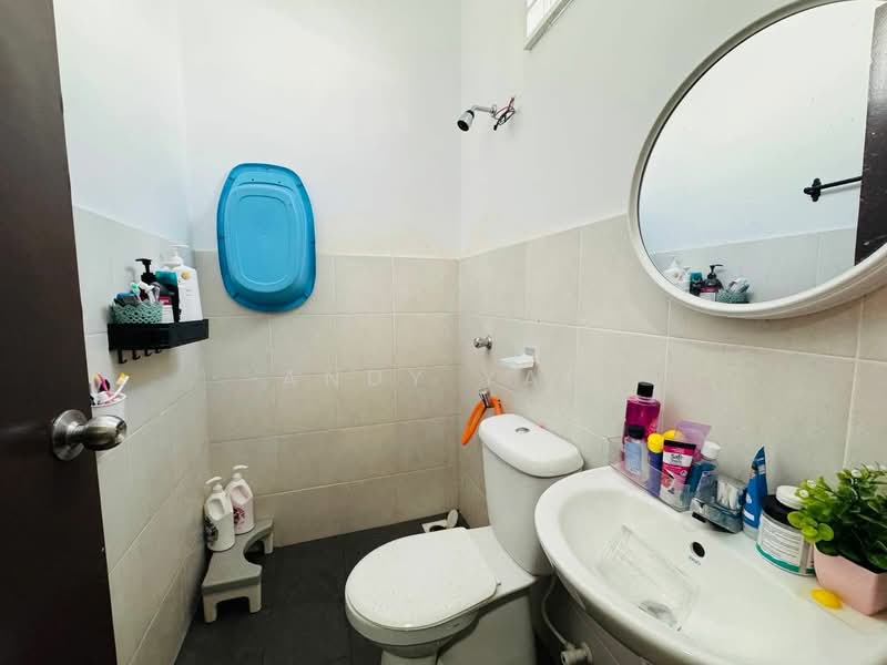 Rumah Teres 3 Tingkat untuk Dijual di Taman Kundang Jaya (Rawang) - Andy Yap - Bathroom - PropertyGuru.com.my