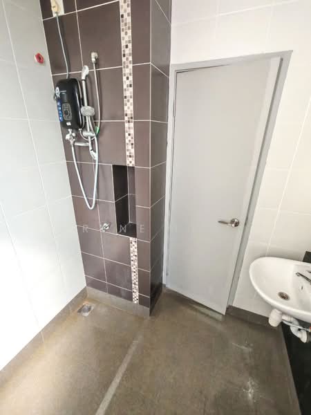 Pangsapuri untuk Dijual di Austin Regency (Pangsapuri Austin Perdana) - Rene Tew - Bathroom - PropertyGuru.com.my