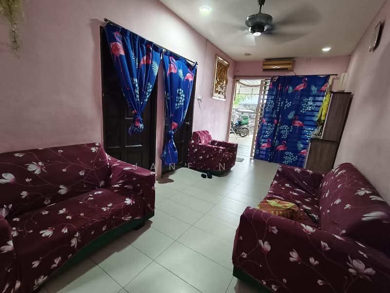 Rumah Teres 1 Tingkat untuk Dijual di Taman Mutiara Tanjung (Batu Kawan) - Jane Ng - Living Room - PropertyGuru.com.my