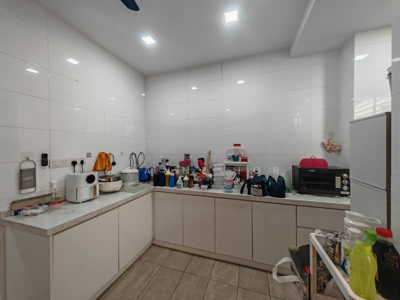 3-storey Terraced House for Sale in 16 Sierra (Puchong) - Jeanne Hor - Kitchen - PropertyGuru.com.my