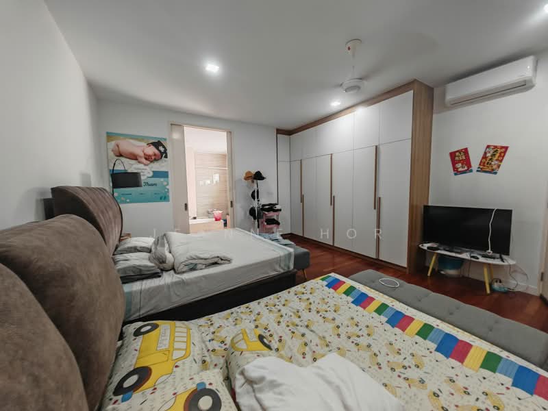 3-storey Terraced House for Sale in 16 Sierra (Puchong) - Jeanne Hor - Master Bedroom 3 - PropertyGuru.com.my