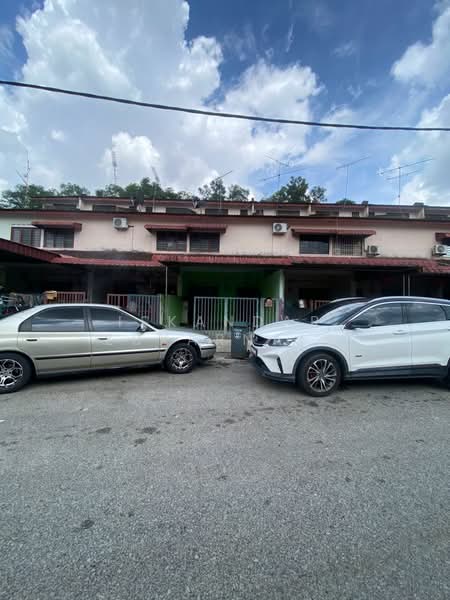 2-storey Terraced House for Sale in Taman Titiwangsa (Kluang) - Iskandar Zukarnain - Exterior - PropertyGuru.com.my