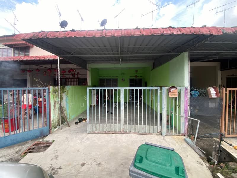 2-storey Terraced House for Sale in Taman Titiwangsa (Kluang) - Iskandar Zukarnain - Exterior - PropertyGuru.com.my