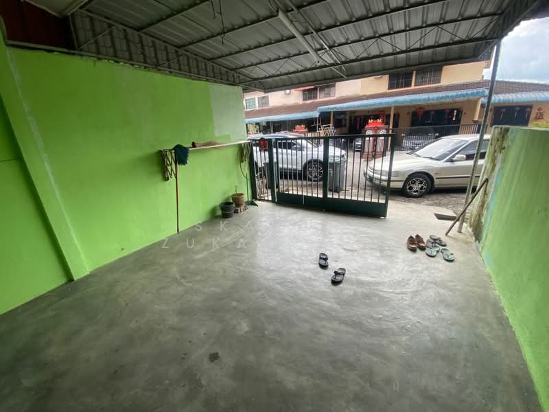 2-storey Terraced House for Sale in Taman Titiwangsa (Kluang) - Iskandar Zukarnain - Exterior - PropertyGuru.com.my