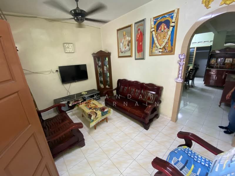 2-storey Terraced House for Sale in Taman Titiwangsa (Kluang) - Iskandar Zukarnain - Living Room - PropertyGuru.com.my