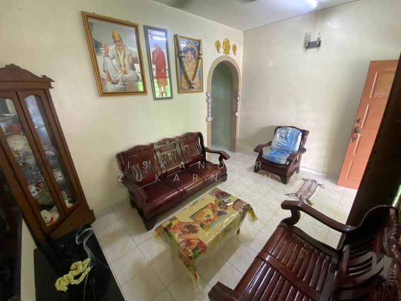 2-storey Terraced House for Sale in Taman Titiwangsa (Kluang) - Iskandar Zukarnain - Living Room - PropertyGuru.com.my