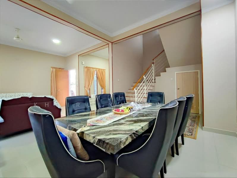 Rumah Berkembar untuk Dijual di Seksyen U10 (Shah Alam) - Muhd Khairulnawawi Kamaruddin - Dining Room - PropertyGuru.com.my