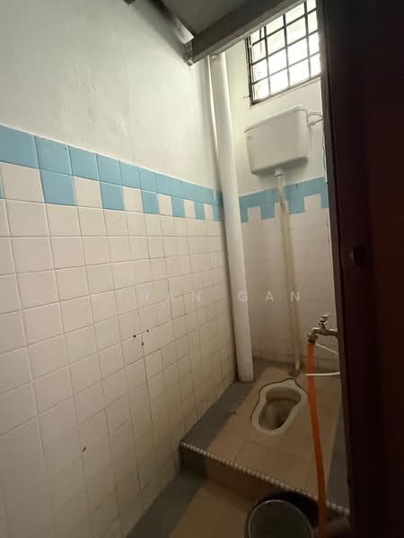 Kedai untuk Disewa di Taman Molek (Johor Bahru) - Ethan Gan - Bathroom - PropertyGuru.com.my