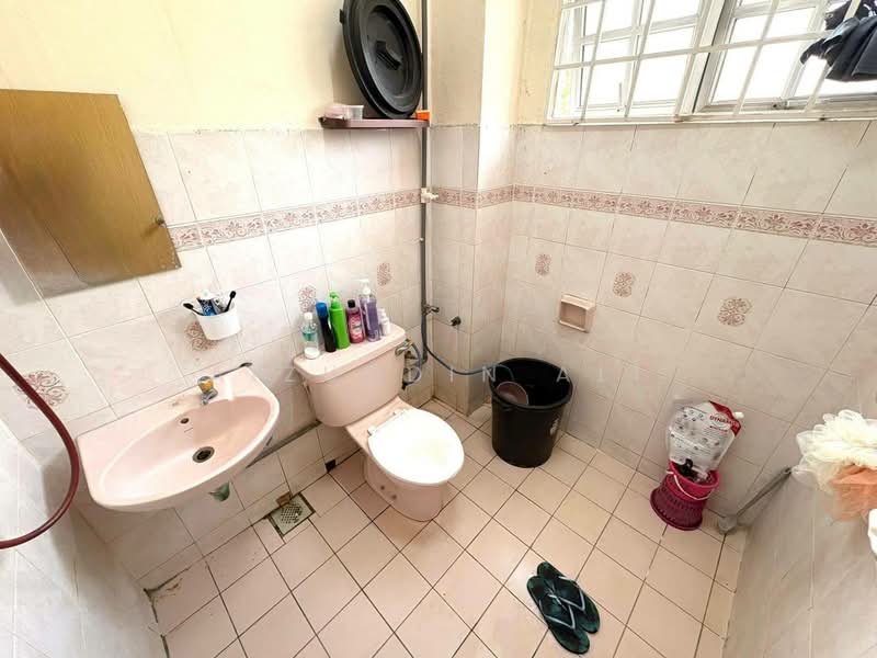 2-storey Terraced House for Sale in Bandar Bukit Puchong (Puchong) - Aizuddin Ali - Bathroom - PropertyGuru.com.my