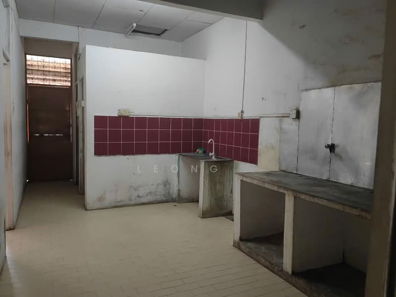 1-storey Terraced House for Rent in Taman Iping (Batu Maung) - Leong . - Kitchen - PropertyGuru.com.my