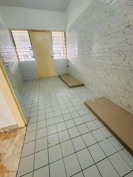 Pangsapuri untuk Dijual di Desa Pandan Baiduri Apartment Block C1 - Yasmin Sulaiman - Interior - PropertyGuru.com.my