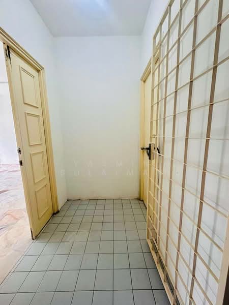 Pangsapuri untuk Dijual di Desa Pandan Baiduri Apartment Block C1 - Yasmin Sulaiman - Entrance - PropertyGuru.com.my