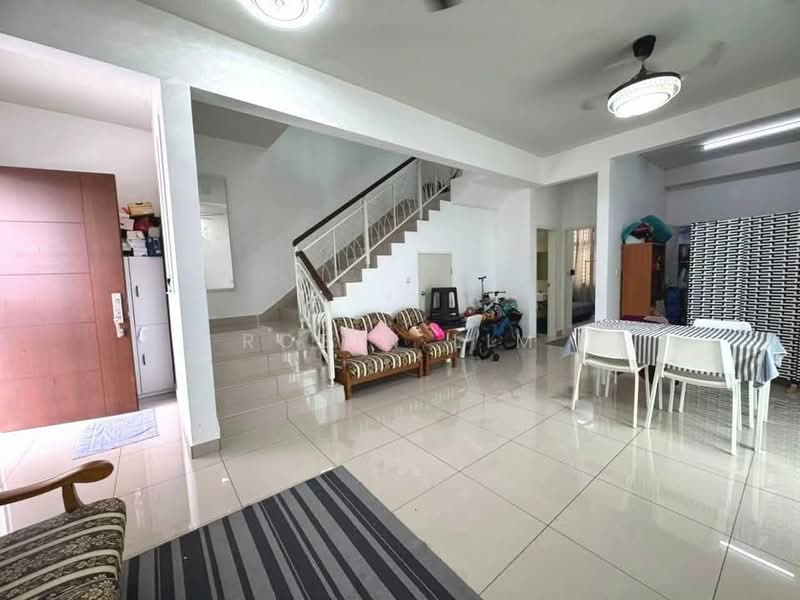 2-storey Terraced House for Sale in Taman Seri Austin (Tebrau) - Robin Lim - Living Room - PropertyGuru.com.my