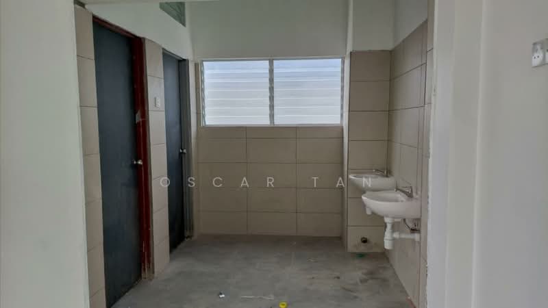Factory for Rent in Bandar Baru Kundang (Rawang) - Oscar Tan - Bathroom - PropertyGuru.com.my