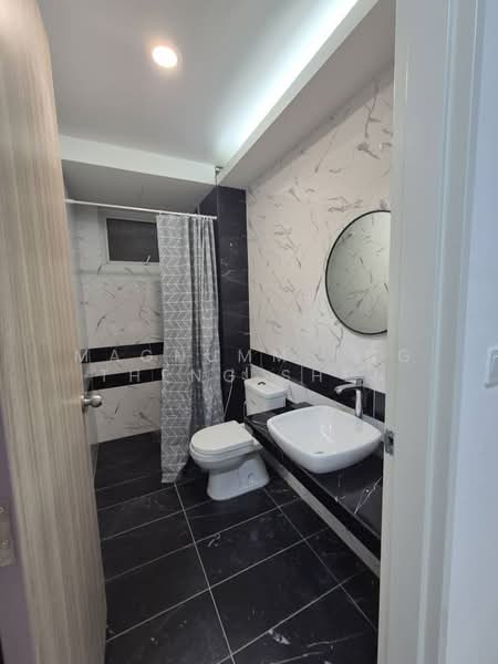 Kondominium untuk Disewa di QuayWest Residence - Magnumm Ong Theng Shen - Bathroom - PropertyGuru.com.my