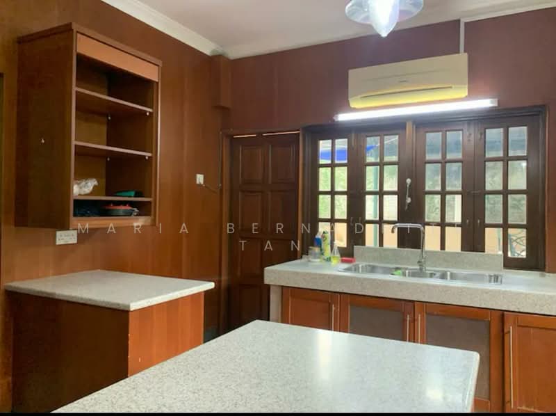 Rumah Banglo untuk Dijual di Taman Seputeh (Seputeh) - Maria Bernadette Tan - Kitchen - PropertyGuru.com.my