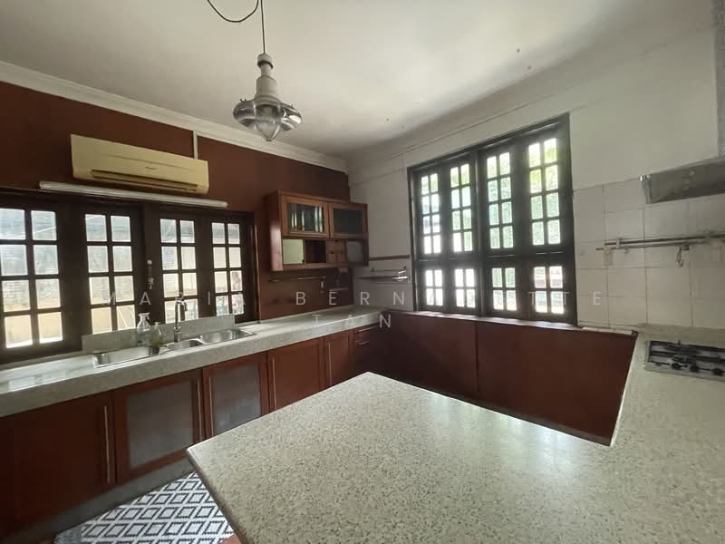 Rumah Banglo untuk Dijual di Taman Seputeh (Seputeh) - Maria Bernadette Tan - Kitchen - PropertyGuru.com.my