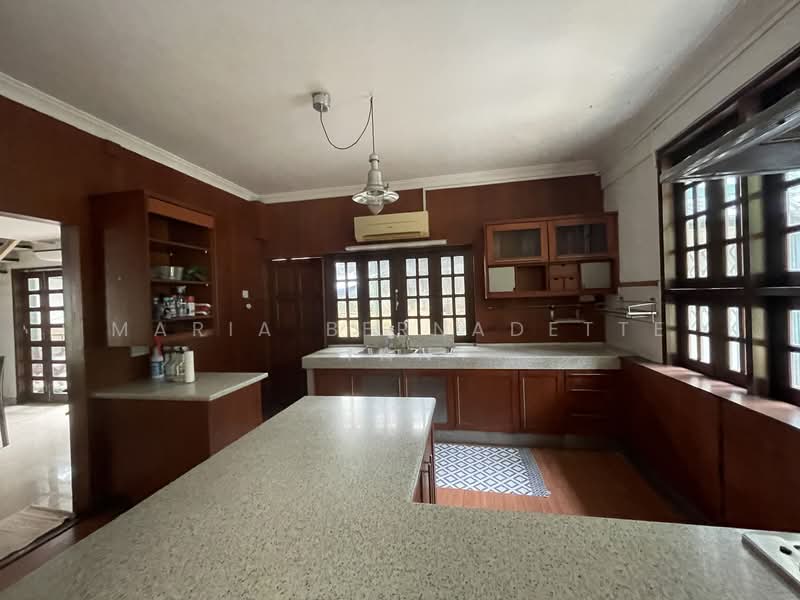 Rumah Banglo untuk Dijual di Taman Seputeh (Seputeh) - Maria Bernadette Tan - Kitchen - PropertyGuru.com.my