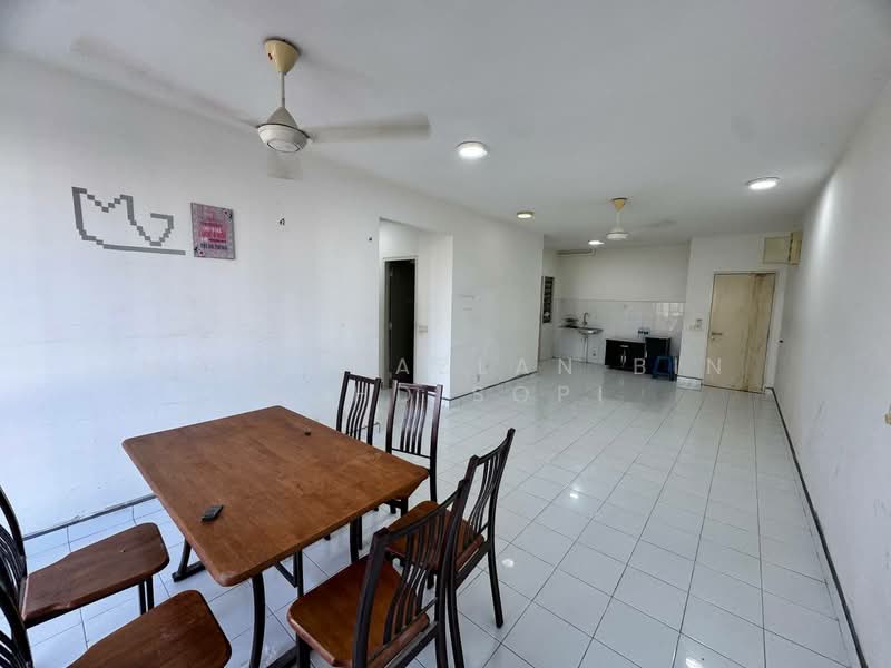 Apartment for Sale at Seri Baiduri - Mohd Hazlan bin Mohd Sopi - Dining Room - PropertyGuru.com.my