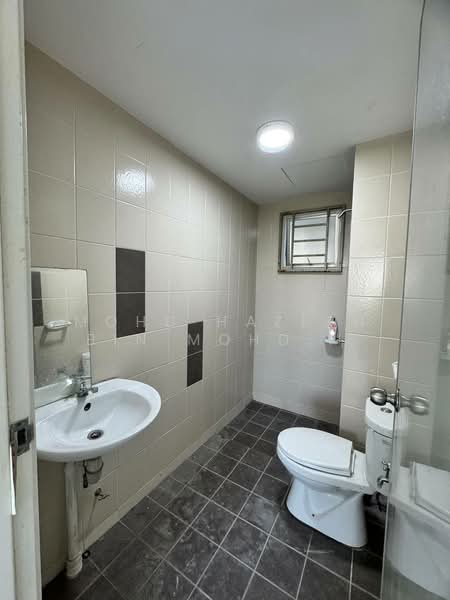 Apartment for Sale at Seri Baiduri - Mohd Hazlan bin Mohd Sopi - Bathroom - PropertyGuru.com.my