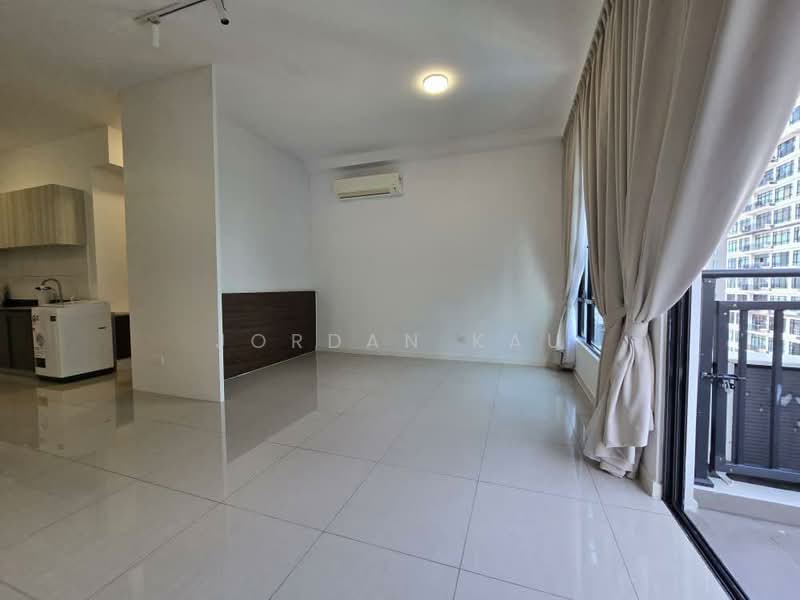 Servis Apartment untuk Dijual di Molek Regency - Jordan Kau - Living Room - PropertyGuru.com.my