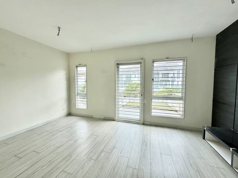 Rumah Teres 3 Tingkat untuk Dijual di Denai Alam (Shah Alam) - Alif Saad - Living Room - PropertyGuru.com.my