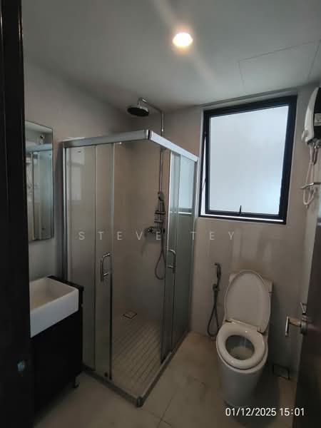 Kondominium untuk Dijual di Royal Strand @ Country Garden Danga Bay - Steve Tey - Bathroom - PropertyGuru.com.my