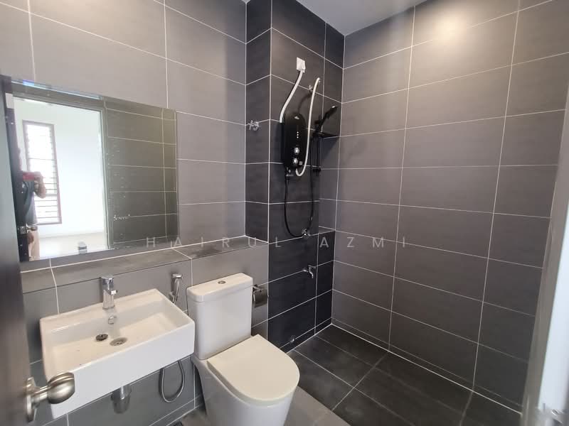 2-storey Terraced House for Sale in Nilai Impian (Nilai) - Hairul Azmi - Bathroom - PropertyGuru.com.my