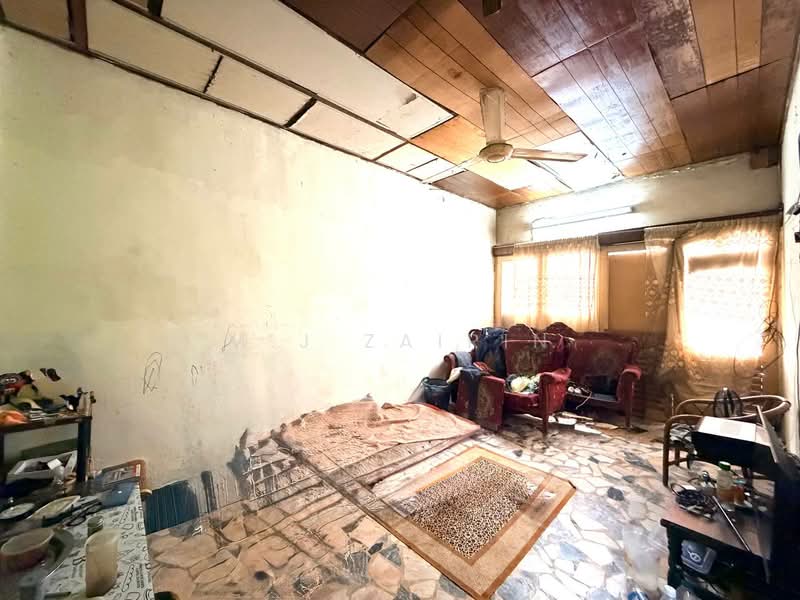 1-storey Terraced House for Sale in Taman Sri Segambut (Segambut) - M.J Zairin - Living Room - PropertyGuru.com.my