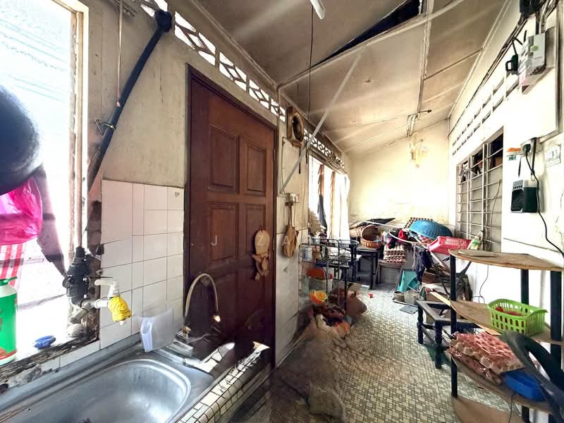 1-storey Terraced House for Sale in Taman Sri Segambut (Segambut) - M.J Zairin - Kitchen - PropertyGuru.com.my