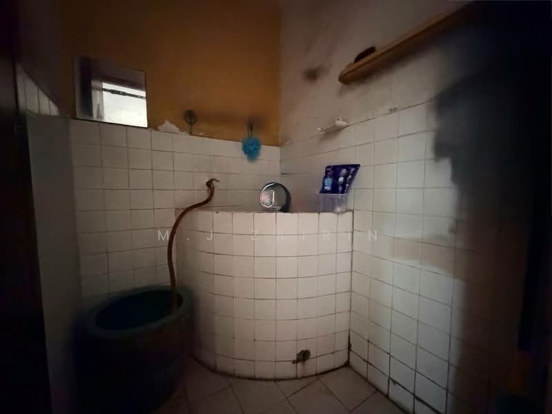 1-storey Terraced House for Sale in Taman Sri Segambut (Segambut) - M.J Zairin - Bathroom - PropertyGuru.com.my