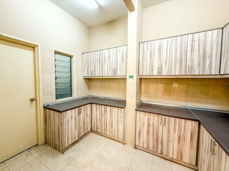 Kondominium untuk Dijual di Kristal Heights - Ilman Nahri - Kitchen - PropertyGuru.com.my