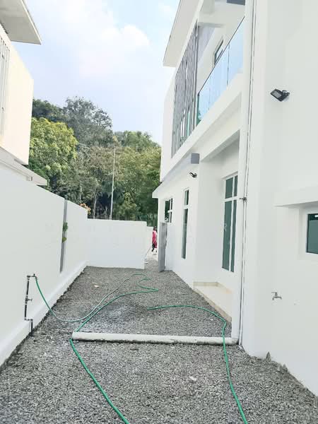 Semi-Detached House for Sale in Cyberjaya (Selangor) - Mohd Khairul Amadi Mohd Yusoff - Exterior - PropertyGuru.com.my