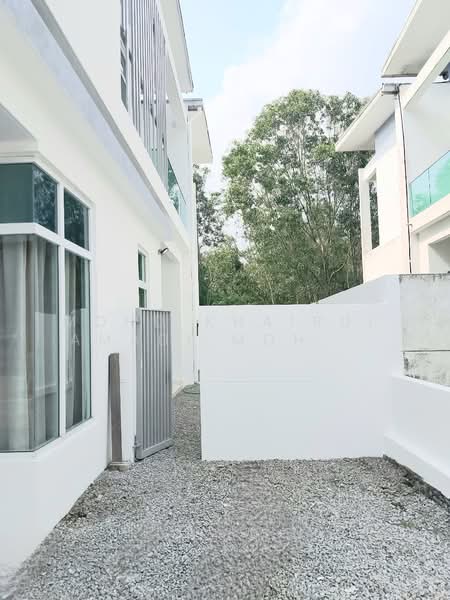 Semi-Detached House for Sale in Cyberjaya (Selangor) - Mohd Khairul Amadi Mohd Yusoff - Exterior - PropertyGuru.com.my
