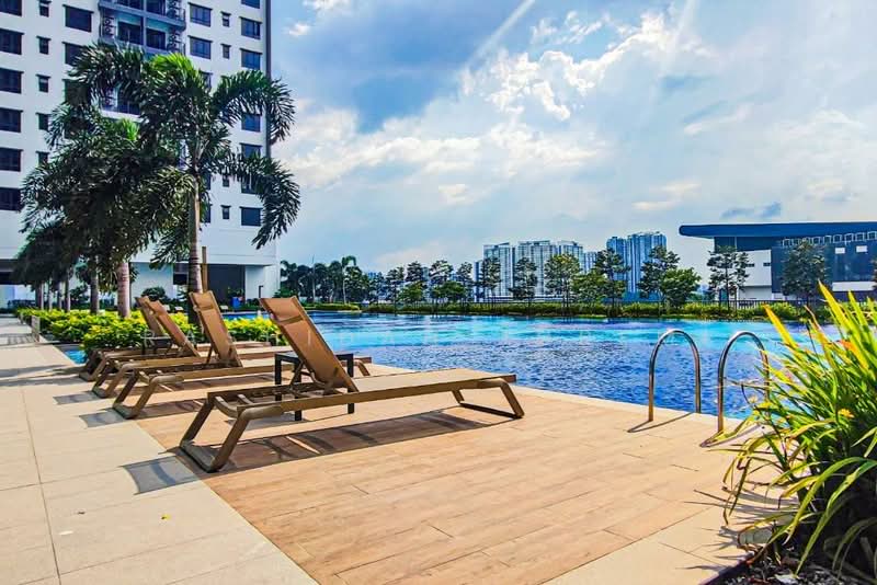 Service Residence for Sale at M Luna - Rashidah Juremi - Pool - PropertyGuru.com.my