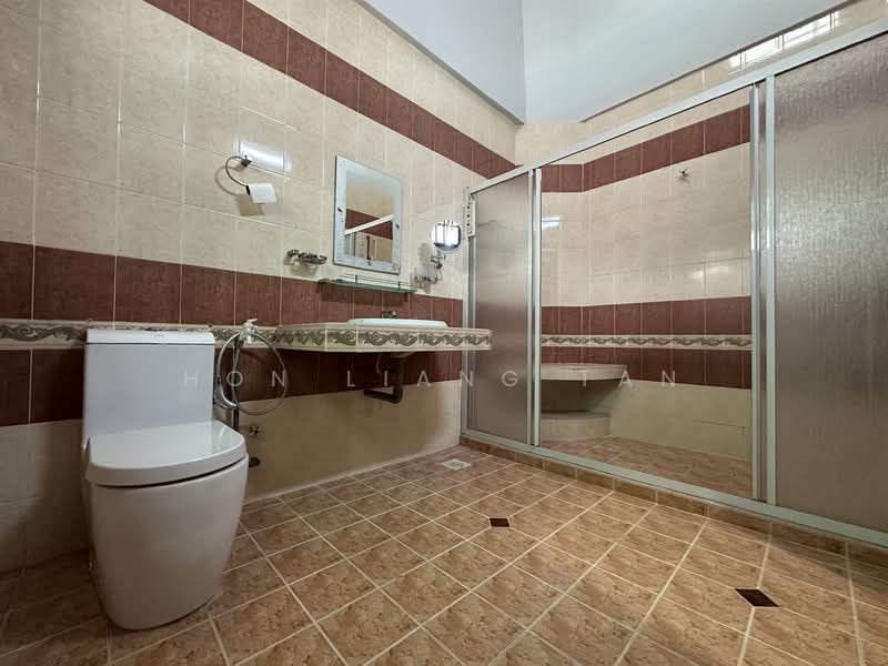 Semi-Detached House for Rent in Taman Song Choon (Ipoh) - Hon Liang Tan - Bathroom - PropertyGuru.com.my