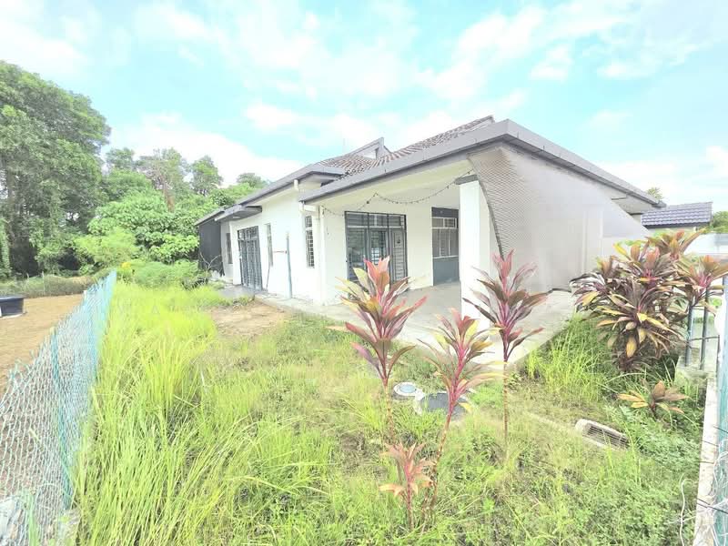 Semi-Detached House for Sale in Taman Srikandi (Telok Panglima Garang) - Yasmin Sulaiman - Exterior - PropertyGuru.com.my