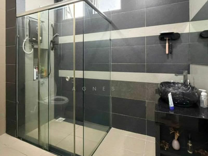 Rumah Kluster untuk Dijual di Taman Pulai Hijauan (Skudai) - Agnes . - Bathroom - PropertyGuru.com.my