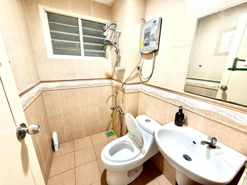 2-storey Terraced House for Sale in Bandar Kinrara Seksyen 1 (Bandar Kinrara) - Hasliza Hassan - Bathroom - PropertyGuru.com.my