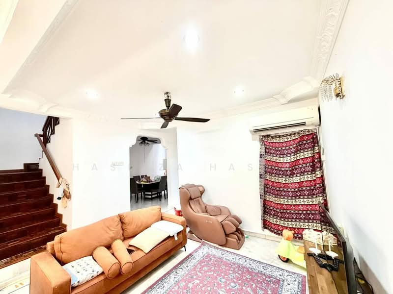 2-storey Terraced House for Sale in Bandar Kinrara Seksyen 1 (Bandar Kinrara) - Hasliza Hassan - Living Room - PropertyGuru.com.my