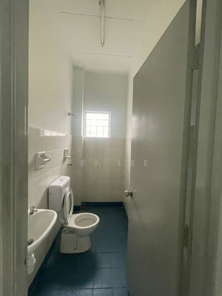 2-storey Terraced House for Sale in Bandar Putra Permai (Seri Kembangan) - Fey Lee - Bathroom - PropertyGuru.com.my