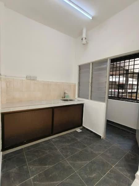 Rumah Flat untuk Dijual di Taman Pulai Utama - Win Lim - Kitchen - PropertyGuru.com.my