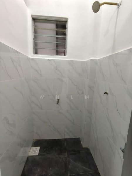 Rumah Flat untuk Dijual di Taman Pulai Utama - Win Lim - Bathroom - PropertyGuru.com.my