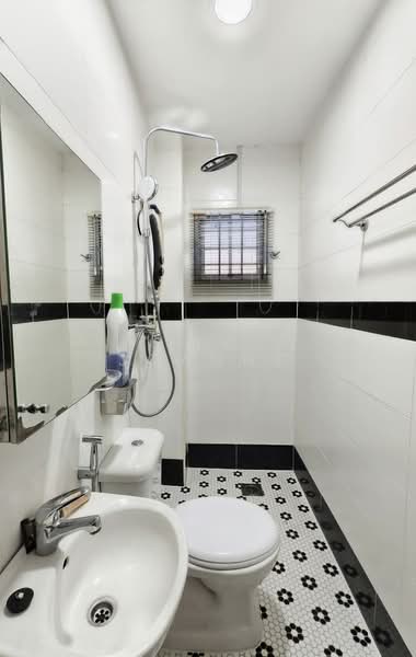 2-storey Terraced House for Rent in SS7 (Petaling Jaya) - Lee Joanne - Bathroom - PropertyGuru.com.my