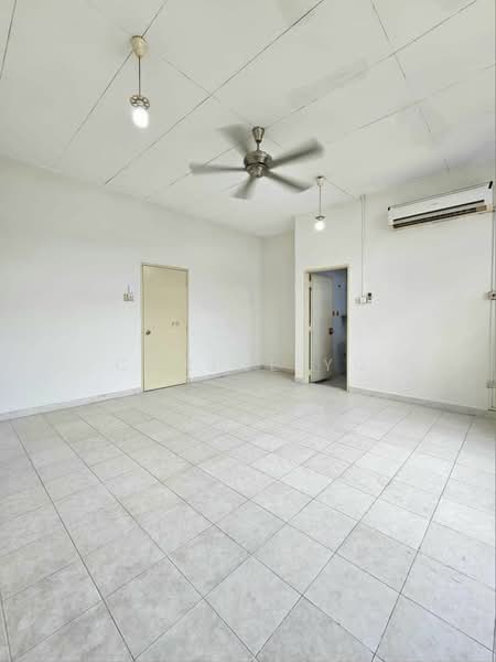 2-storey Terraced House for Sale in Taman Desa Tebrau (Tebrau) - Corine YG - Living Room - PropertyGuru.com.my