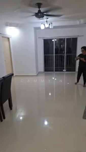 Pangsapuri untuk Disewa di Lakeview Apartments - Cammy N - Living Room - PropertyGuru.com.my